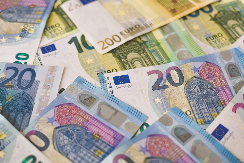 Iliustracinė nuotrauka: PVM įstatymo pakeitimai nuo 2027 m.: 10 000 Eur ribos skaičiavimas, IOSS ir sandėliavimo pokyčiai